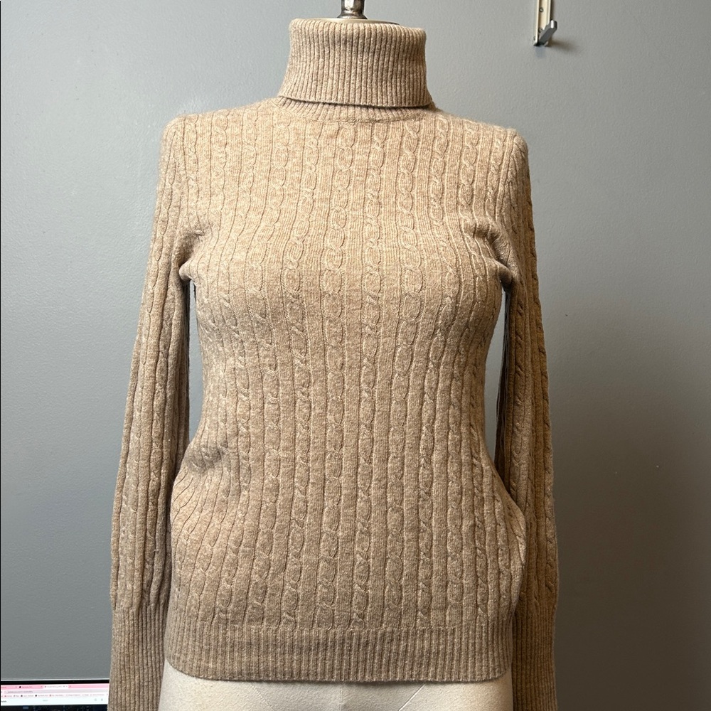 Women’s Tan Cable Knit Turtleneck Sweater size small no label for size/material